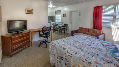 Hollywood Lakes Hotel | Richard's Pet Friendly Motel