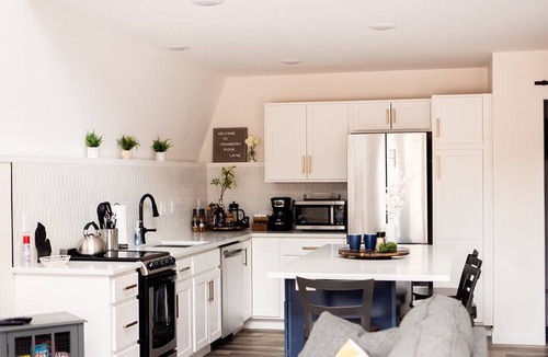 Glen Arbor Cottage | Ridge Point - Walk to Glen Arbor - Pet-Friendly - Close to Sleeping Bear Dunes