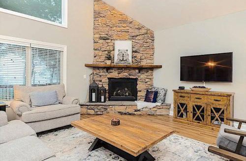 Roseland House | Ridge Retreat