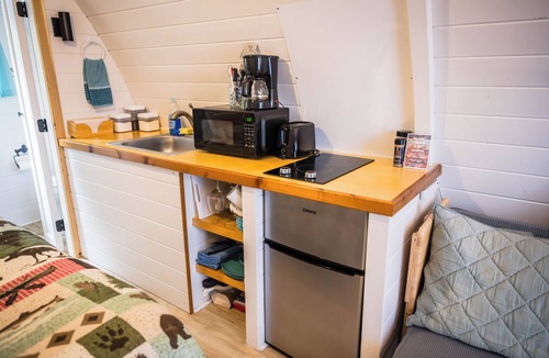 Mouth of Wilson Cabin | Ridgetop Retreat Cabin at Highland Hideaways - Arcade & Drive-in Theater