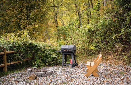 Mouth of Wilson Cabin | Ridgetop Retreat Cabin at Highland Hideaways - Arcade & Drive-in Theater