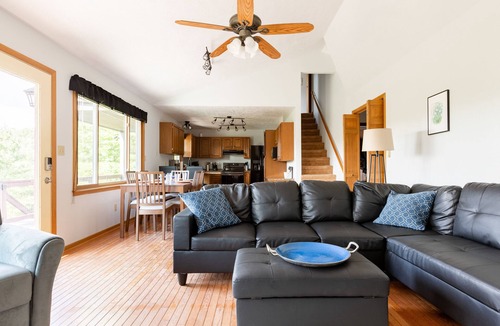Burnsville Cottage | Ridgetop Retreat near Asheville, Hot Tub & Views!