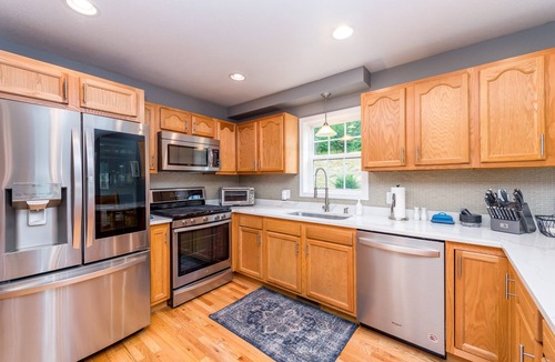 Burnsville Cabin | Ridgeview Lodge: Groups, Hot Tub, Arcade, Best Views with EV charger
