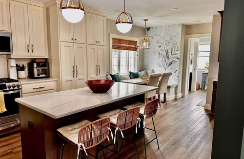 Rossford House | River, Marina, Park, Casino, EZ to I-75, DT Toledo