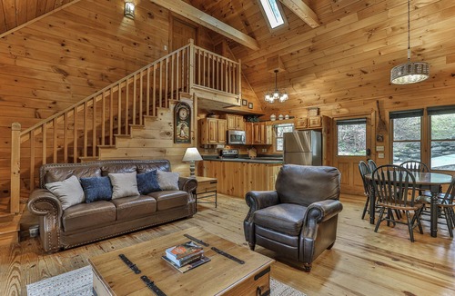 Ellijay Cabin | River's Edge is a beautiful 3 bed/3 full bath riverfront cabin on the Cartecay