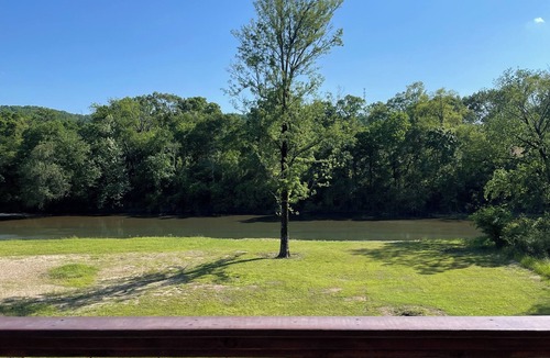 Glenwood Cabin | "RIVER TIME" CABIN DIRECTLY ON CADDO RIVER, FLAT YARD