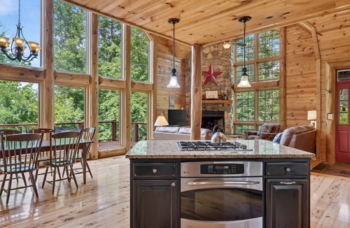 Bentonville House | River Woods Retreat: Hot Tub, Hikes, 2 Fireplaces, EV
