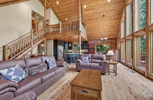 Bentonville House | River Woods Retreat: Hot Tub, Hikes, 2 Fireplaces, EV