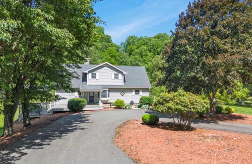 Jefferson House | Riverbank Retreat