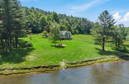 Jefferson House | Riverbank Retreat
