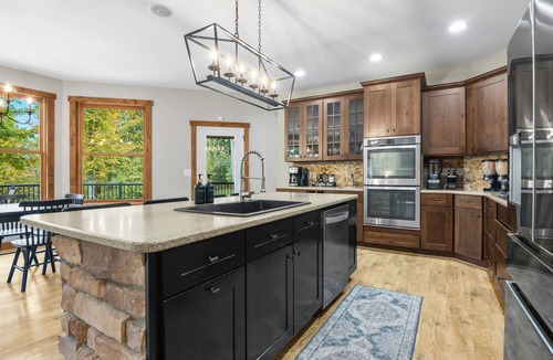Thompsonville Ski Chalet | Riverfront Chalet on 5 acres~GameRoom~Spa~Gym~Firepit~Theater~2min to CrystalMtn