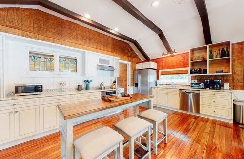 Bonita Springs Cottage | Riverfront dog-friendly cottages with kayaks, dock, patio, grill, & water views