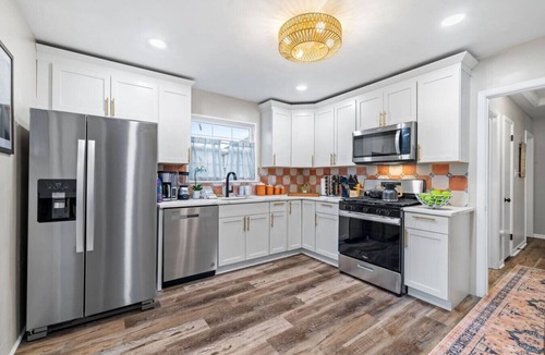 McKnight House | Riverfront Gem. Near RMU, Fire Pit, BIG Yard and Deck