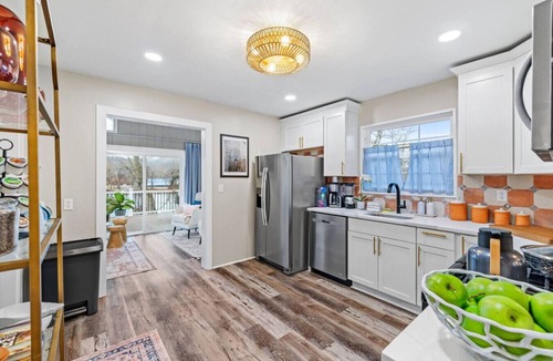 McKnight House | Riverfront Gem. Near RMU, Fire Pit, BIG Yard and Deck