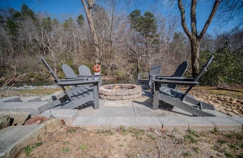 East Ellijay House | Riverfront Home w Gameroom & Screened Porch