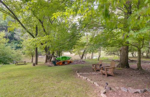 Ellijay House | Riverfront, Hot Tub! Coosawattee River Resort Home