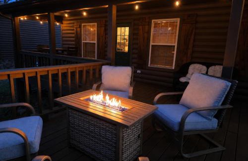 Heber Springs House | Riverfront Little Red Cabin, Hot Tub, World-class Trout Fishing, Views & Boat Access