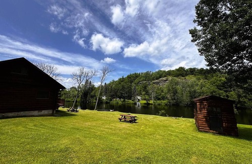 Crystal Falls Cabin | Riverfront Loft#7 Crystal Falls