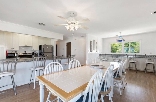 Topping House | Riverfront Nostalgia | 4BR 3 BA | Sleeps 10