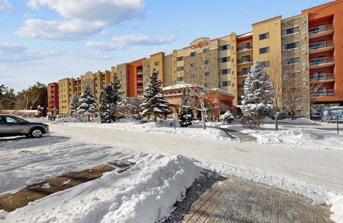 Wisconsin Dells Condo | Riverfront View Resort Stay in Wisconsin Dells