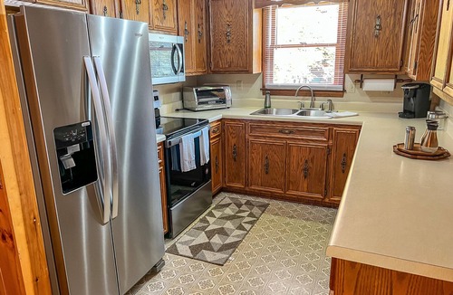 Grassy Creek Cabin | Riverside Escape Too: 4 BR, 2.5 BA Cabin/Bungalow in Piney Creek, Sleeps 8