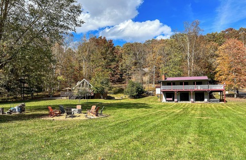 Grassy Creek Cabin | Riverside Escape Too: 4 BR, 2.5 BA Cabin/Bungalow in Piney Creek, Sleeps 8