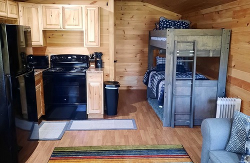 Corinne Cabin | Riverside log cabin in WV- 5 min from Pinnacle Creek Connector