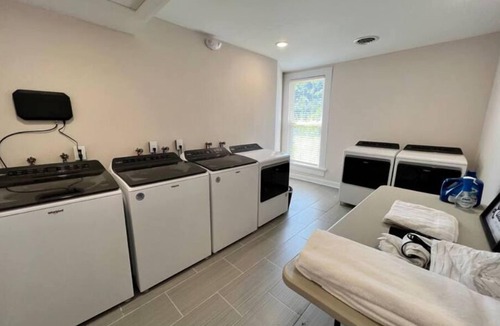 Fries Apartment | Riverside Refuge at The Washington Inn 4