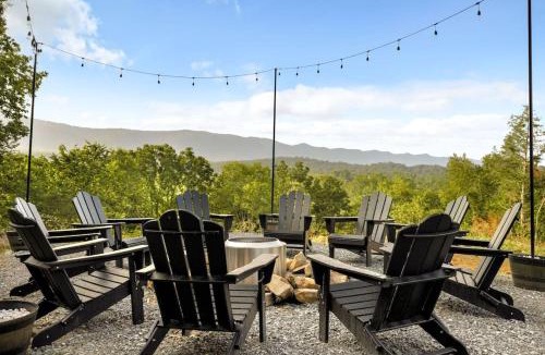 Rileyville House | Riverside Rose Cabin: Luxe*LogCabin*MtnView*Sleeps12*Secluded*Shenandoah