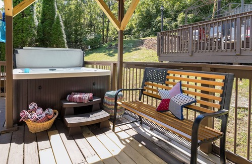 Lawrenceburg House | Riverview Home Near Creation Museum/Ark/Ski/Bikes/Cincinnati/Hot Tub-Sleeps 11