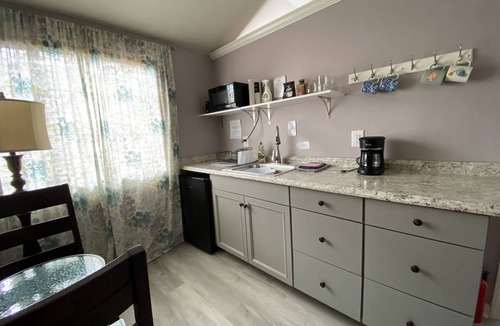 Asheville Cottage | RiverWay Cottage Asheville, 1.5miles=Blue Ridge Parkway entrance, River access