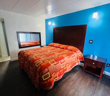 Detroit Hotel | Riviera Motel