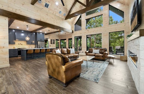 Cassville House | Roaring River Hideaway-Epic Patio w/HotTub-Gameroom