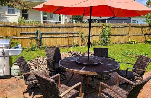 Columbus House | Robin's Egg, Private Downtown, Pet-Friendly Gem