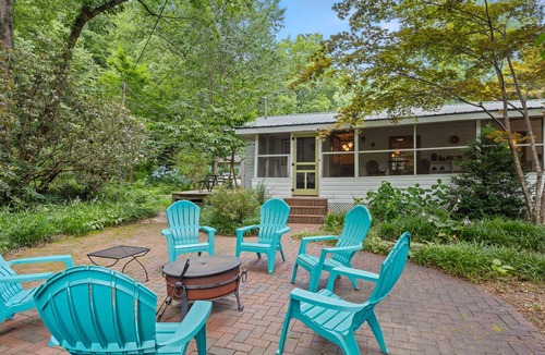 Chimney Rock House | Rock Base - Dog Friendly - Fire Pit - Internet - Walk to downtown - Mr. Lake Lure Vacation Rentals