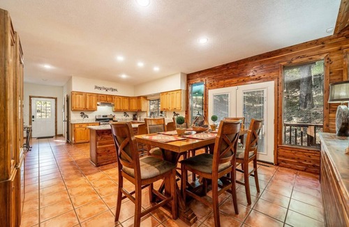 Mid America Cabin | Rock Creek Cabin — 4BR, Sleeps 10 | Lake Hamilton | Hot Springs
