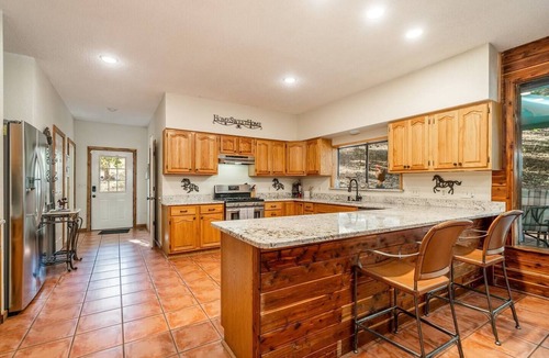 Mid America Cabin | Rock Creek Cabin — 4BR, Sleeps 10 | Lake Hamilton | Hot Springs