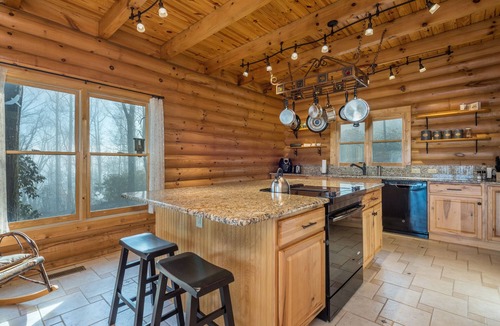 Fairview Cabin | Rock Garden Roost | Stunning Mountain Views, Hot Tub, Game Room & Fire Pit!