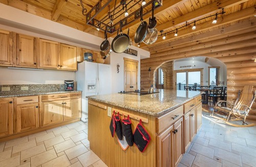 Fairview Cabin | Rock Garden Roost | Stunning Mountain Views, Hot Tub, Game Room & Fire Pit!