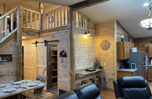 Laurelville Cabin | Rock House Cabins in Hocking Hills, OH. Located beside Rock House State Park.