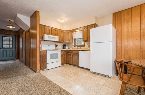 McHenry House | Rock Lodge | Pet Friendly, Lake Views, Large Deck!