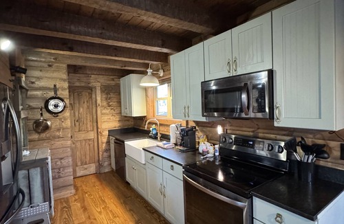 Topton Cabin | Rocking on Heaven's Door-Covered Porch - WIFI - Gas Grill
