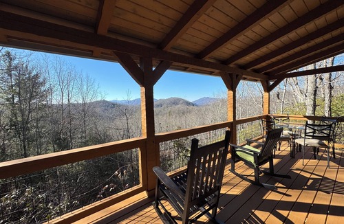 Topton Cabin | Rocking on Heaven's Door-Covered Porch - WIFI - Gas Grill