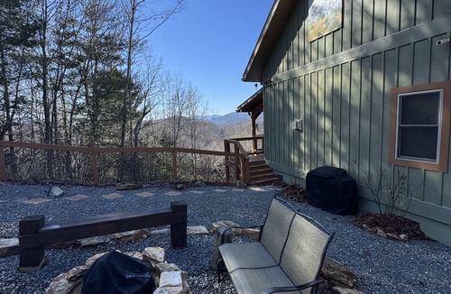 Topton Cabin | Rocking on Heaven's Door-Covered Porch - WIFI - Gas Grill