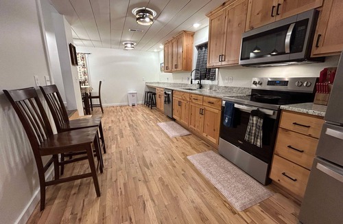 Mansfield House | Rodeo Ranch: Shuffleboard, Near seasonal Live Rodeo, Bunkbed, King Bed, SMOOR