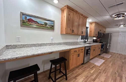 Mansfield House | Rodeo Ranch: Shuffleboard, Near seasonal Live Rodeo, Bunkbed, King Bed, SMOOR