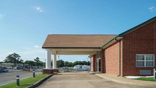 Beebe Hotel | Rodeway Inn Beebe