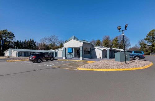 Toddville Road Hotel | Rodeway Inn Charlotte Airport Area