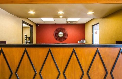Clarksville Hotel | Rodeway Inn & Suites Clarksville near Governors Square Mall