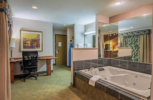 Huntington Hotel | Rodeway Inn